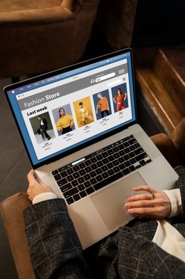 Fashion store on a laptop